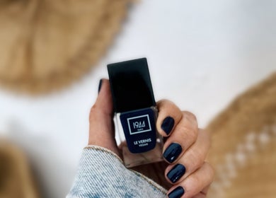 Chic blue manicured nails at La Maison Beauté by K in Moka, Moka District, MU, enhancing your beauty.