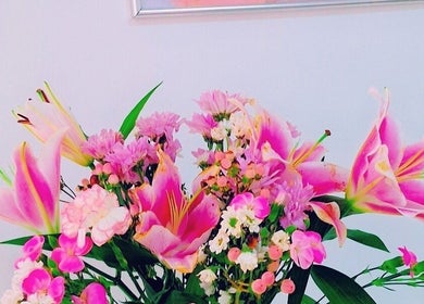 Vibrant floral arrangement at Sils Care For You, Kralendijk, Bonaire, BQ, enhancing tranquil ambiance.