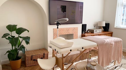 Relaxing interior of Lashqueen York spa in York, England, GB showcasing a cozy and elegant treatment room.