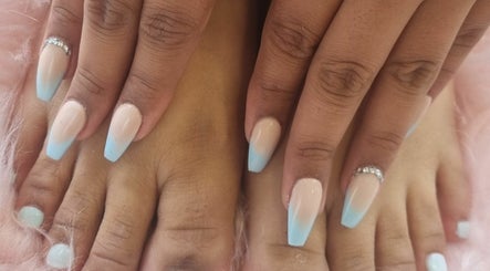 Rosies Nails & Beauty at Cliptomania slika 2