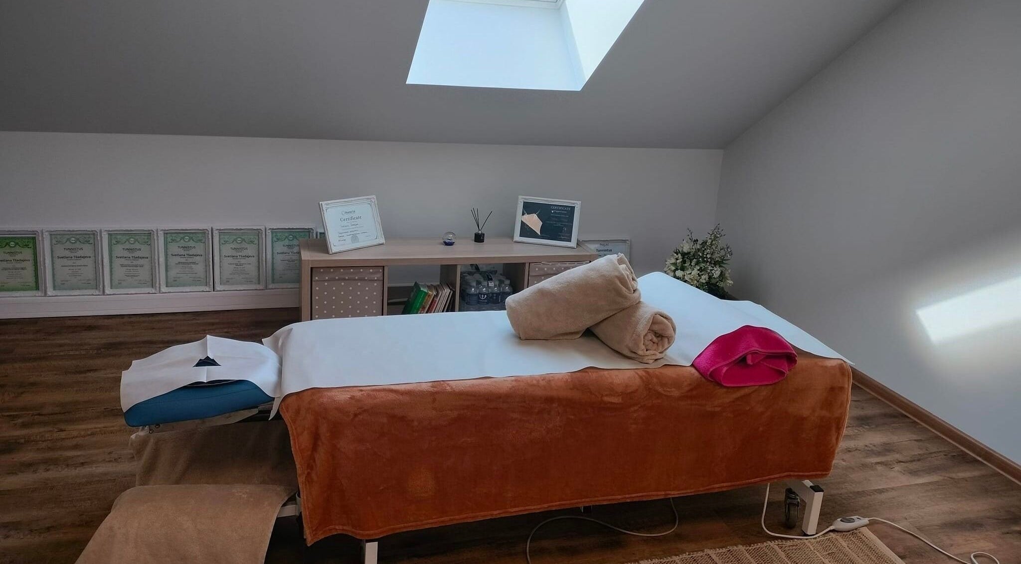 Светлая комната для массажа в Svetlana Tsadajeva Massaaž, Таллинн, Harju maakond, EE.