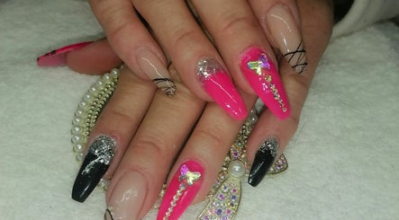 Tasha's Nails slika 2