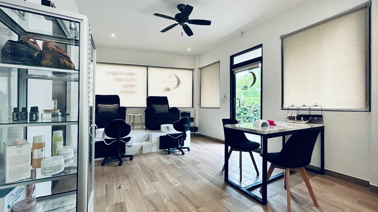 Moonflower Spa - Frente al Banco Nacional de Playa Flamingo, Guanacaste