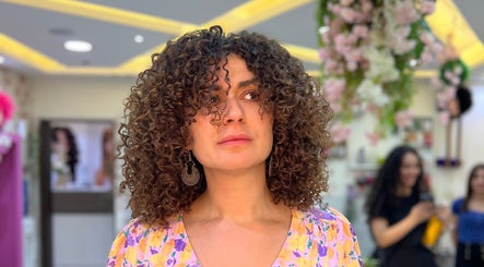 Curlz Beauty Center 
