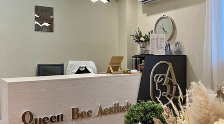 Queen Bee Aesthetic billede 3