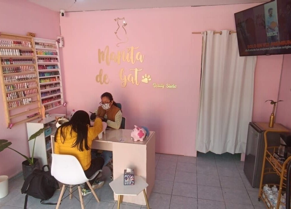 Interiores de Manita de Gato en Ecatepec De Morelos, Estado De México, MX, mostrando un servicio de uñas.