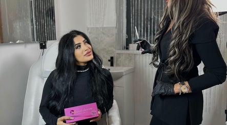 Client and specialist during a consultation at Eyelash Extensions Swansea, Swansea, Wales, GB.