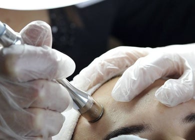 Facial treatment at Sophia’s Beauty Room in Kinsale, County Cork, IE, showcasing advanced skincare techniques.