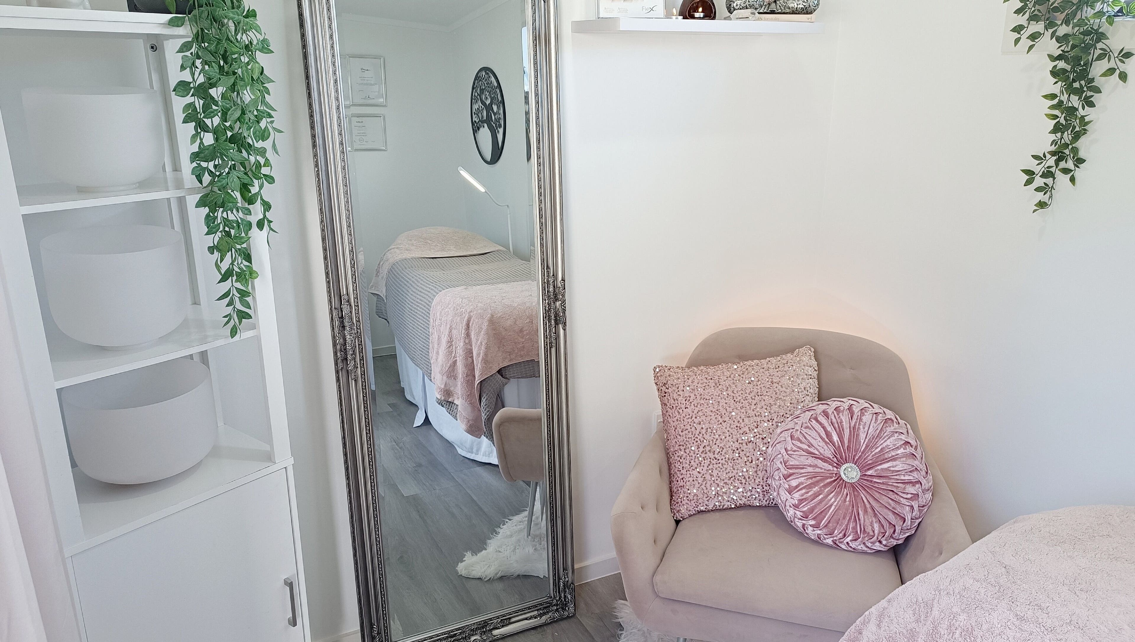 Elegant beauty room at Platinum Beauty, Auckland, NZ, featuring plush seating and a serene massage table.