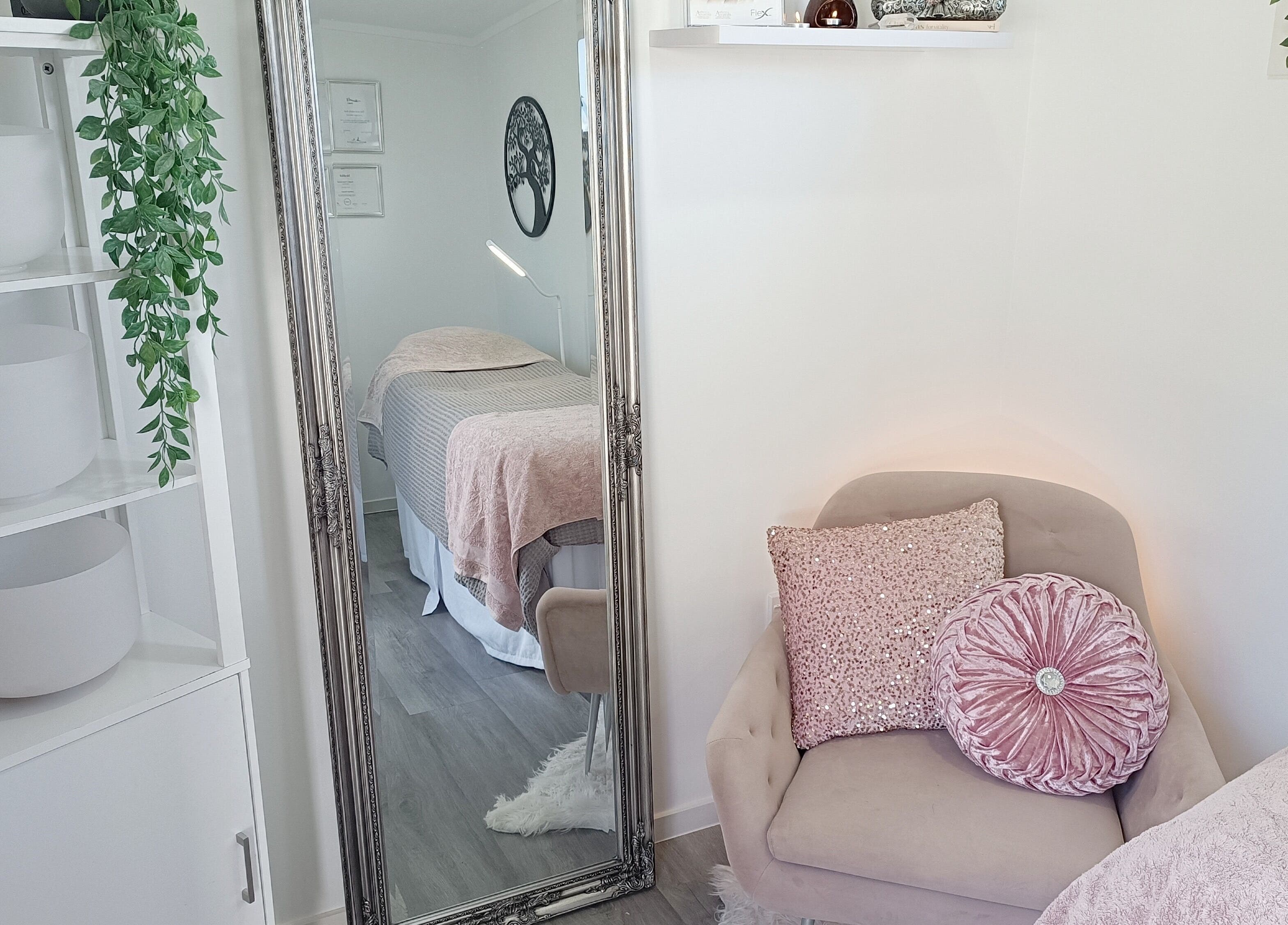 Elegant beauty room at Platinum Beauty, Auckland, NZ, featuring plush seating and a serene massage table.