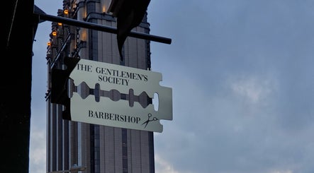 The Gentlemen's Society by SamAida Mgmt Pte. Ltd billede 3