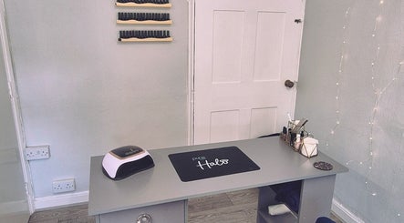 Holly's Lounge