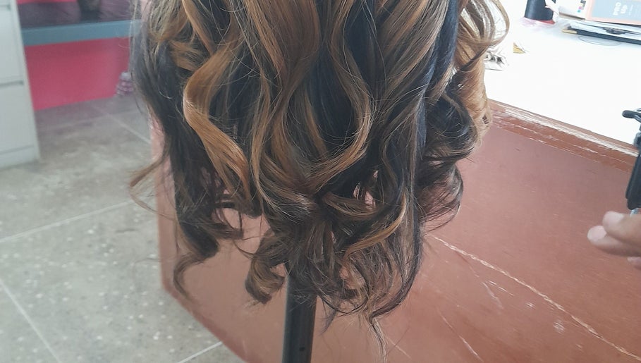 Hair Glam Hub and Glam'rous Touch by Femi image 1