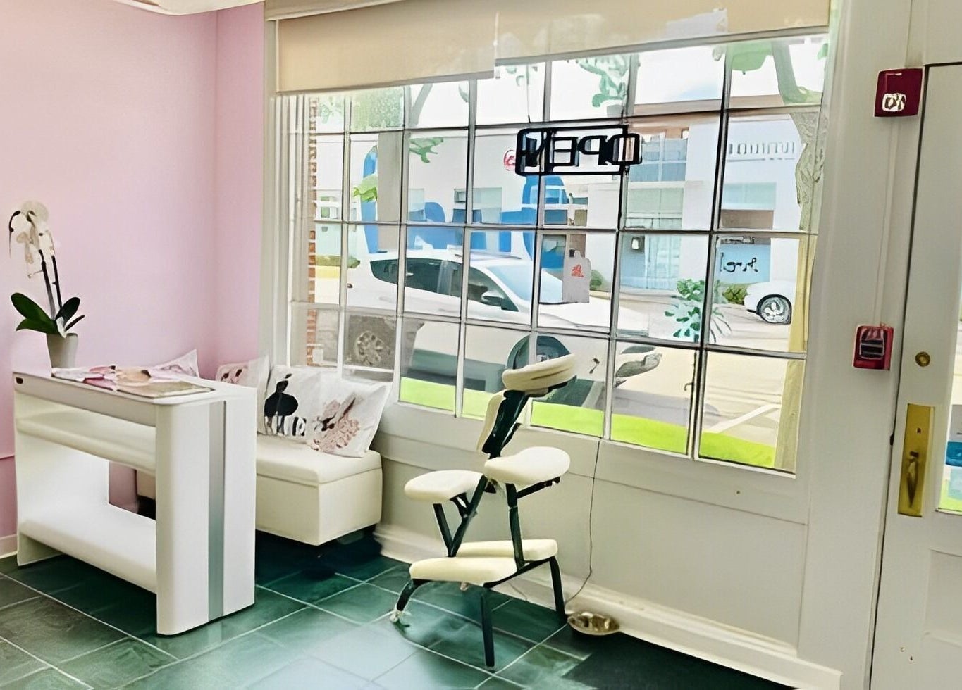 Bright and inviting interior of GMM Nails in Highland Park, Illinois, US, showcasing a tranquil seating area.