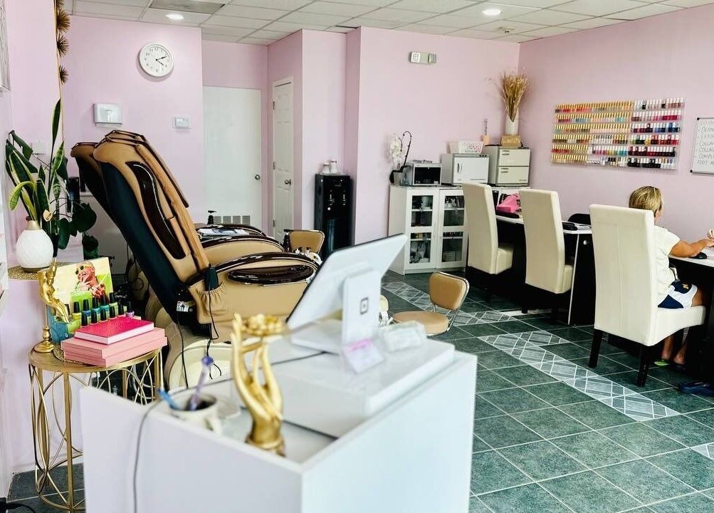 GMM Nails venue in Highland Park, Illinois, US showcases a chic and inviting interior for beauty and wellness.