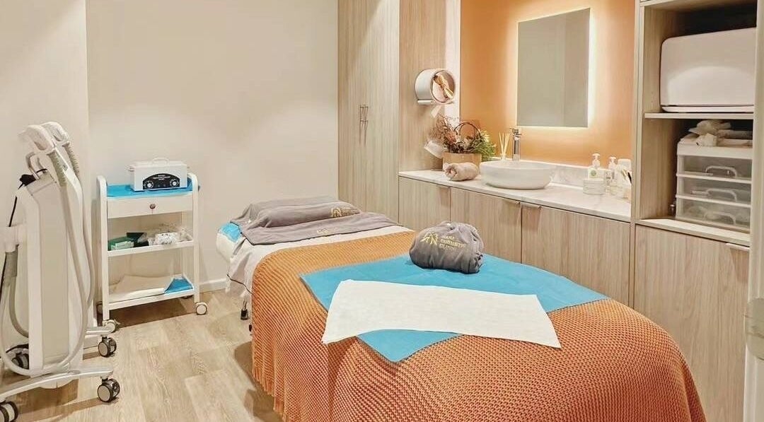 Relaxing treatment room at Dana Cosmetic Clinic, Chatswood, New South Wales, AU, with modern equipment and decor.