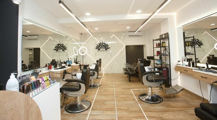 Medusa Barber Delfon