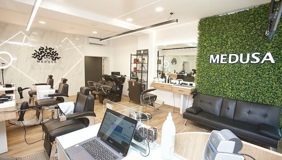 Medusa Barber Delfon图像1