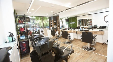 Medusa Barber Delfon – obraz 3