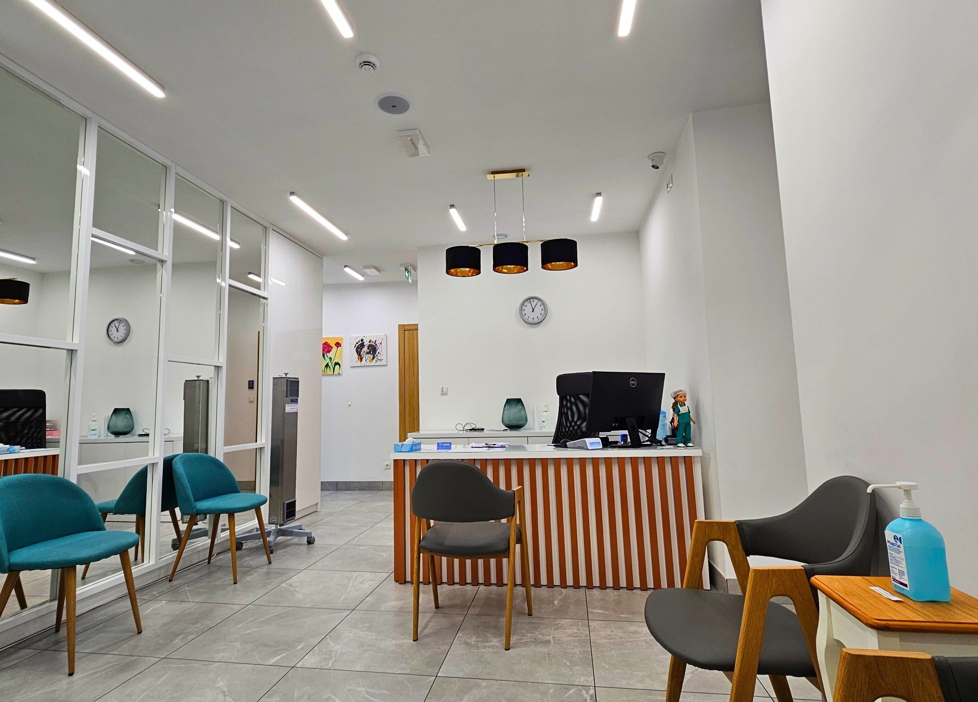 Recepcja w Propodis Małopolskie Centrum Zdrowej Stopy, Kraków, Małopolskie, PL. Nowoczesne wnętrze z eleganckim wystrojem.