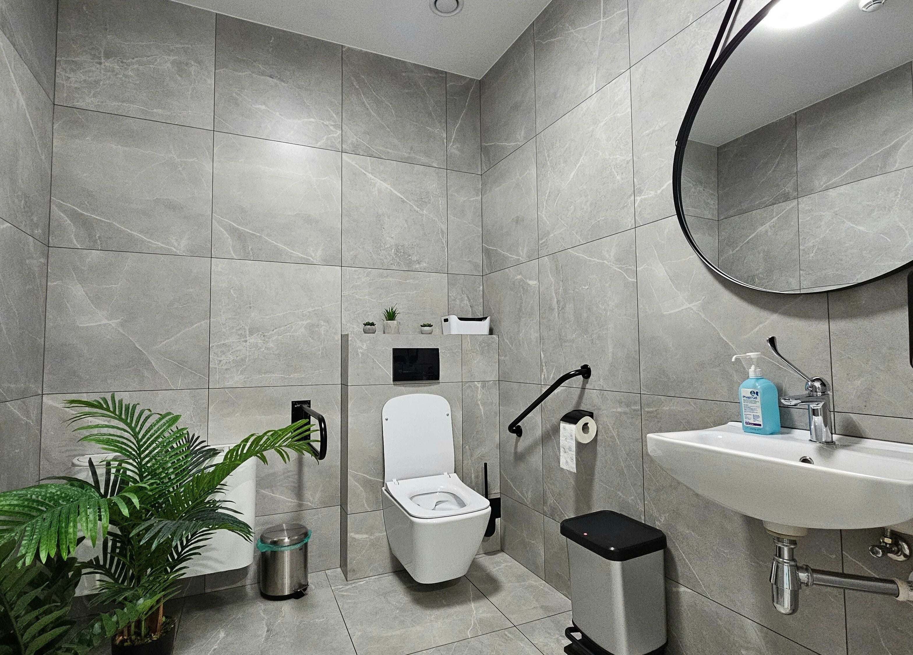 Nowoczesna łazienka w Propodis Małopolskie Centrum Zdrowej Stopy, Kraków, Małopolskie, PL.