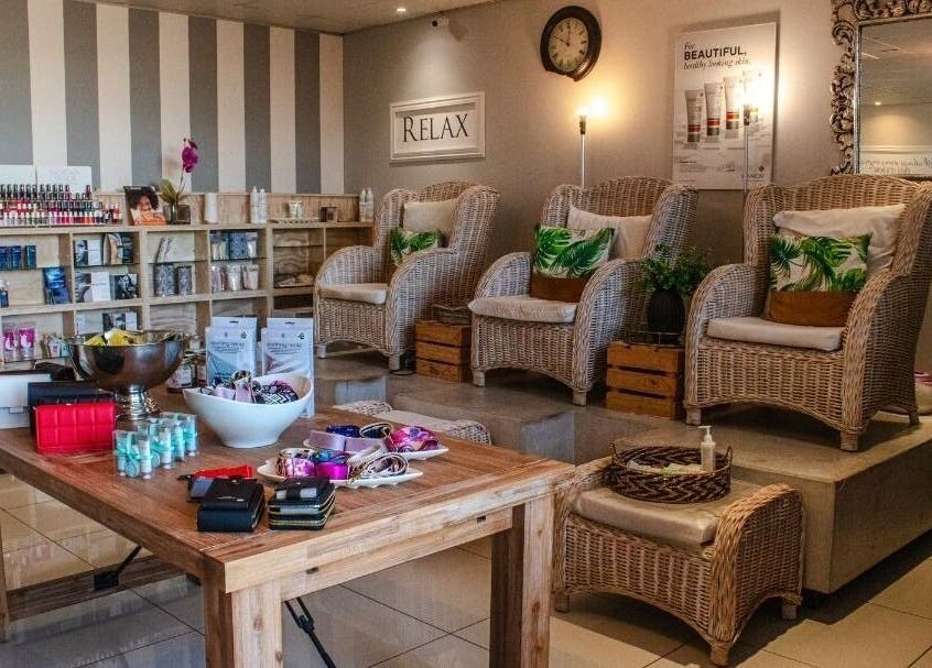 Relaxing seating area at Cindy’s Skincare at Tiffanys, Dolphin Coast, Kwazulu-natal, ZA with wicker chairs.