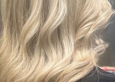 Blonde wavy hairstyle by Hair by Suzie - Mobile Hairdresser in Cheshunt, Enfield, GB. Perfect for stylish looks.