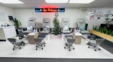 L & T Nails Salon