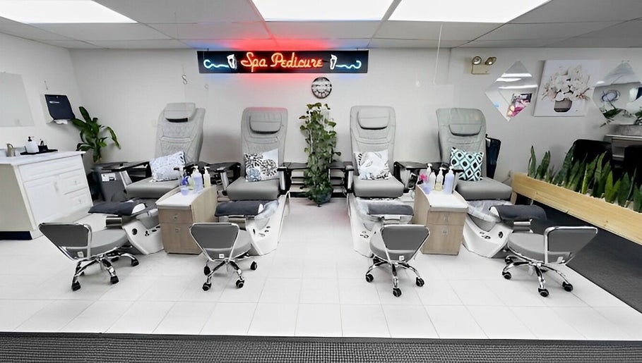 L & T Nails Salon зображення 1