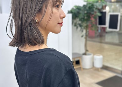 Chic bob hairstyle at i's. Japanese Hair & Eyelash Salon, Richmond, BC, showcasing modern styling.