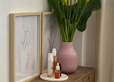 Ekaterina Kuzmina venue in Cascais, Lisboa, PT with a pink vase, green leaves, and skincare products.