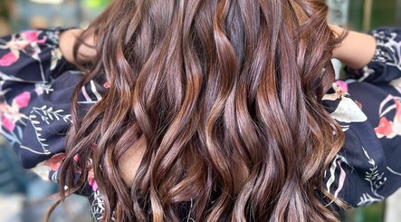 BOSSIN SALON image 3