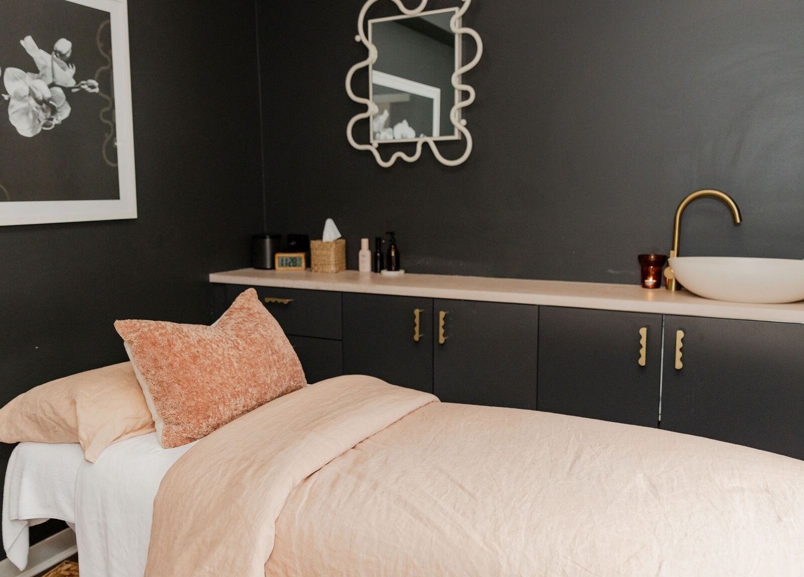 Bump Day Spa, Double Bay massage room with elegant decor in Double Bay, New South Wales, AU.