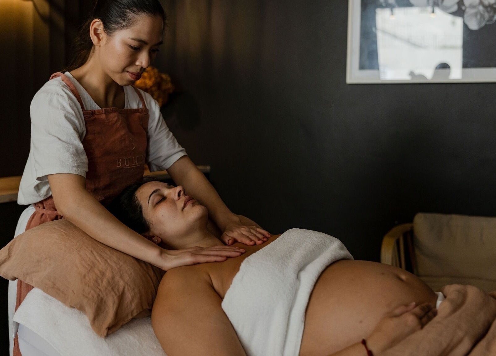 Pregnancy massage at Bump Day Spa, Double Bay, New South Wales, AU. Tranquil atmosphere.