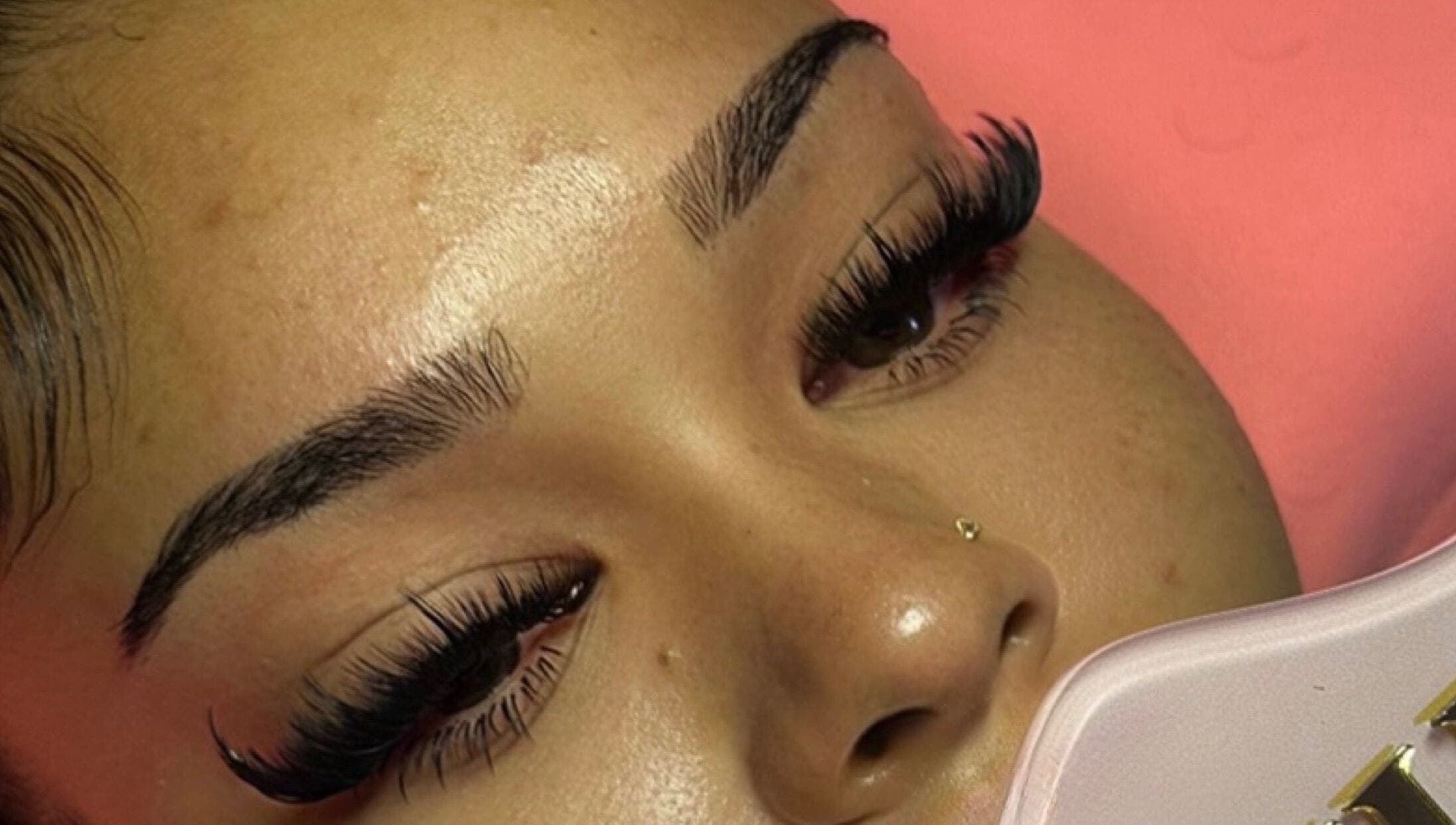 Extension de cils à Barbie Blink, La Savane, GP. Découvrez l'élégance personnalisée.