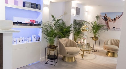 N and N Knightsbridge London image 3