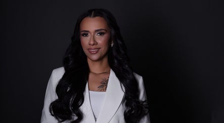 Profissional em Dani Manja Cabelos, São Paulo, São Paulo, BR, com cabelo comprido e estilo elegante.