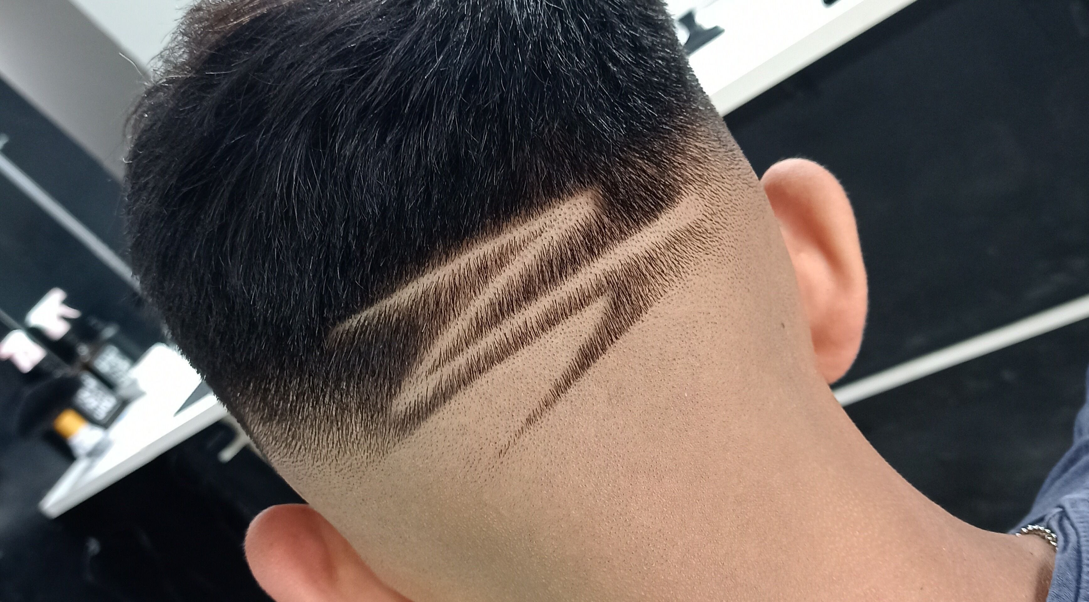 Diseño de corte moderno en Salon BERESHIT, Banfield, Provincia De Buenos Aires, AR.