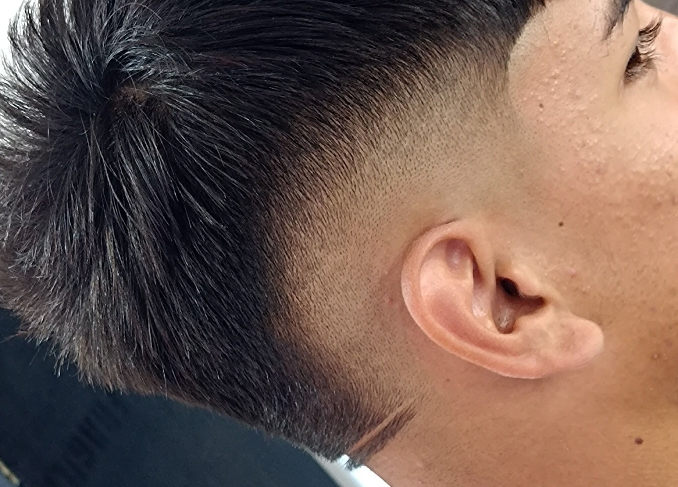 Corte de cabello moderno en Salon BERESHIT, Banfield, Provincia De Buenos Aires, AR.