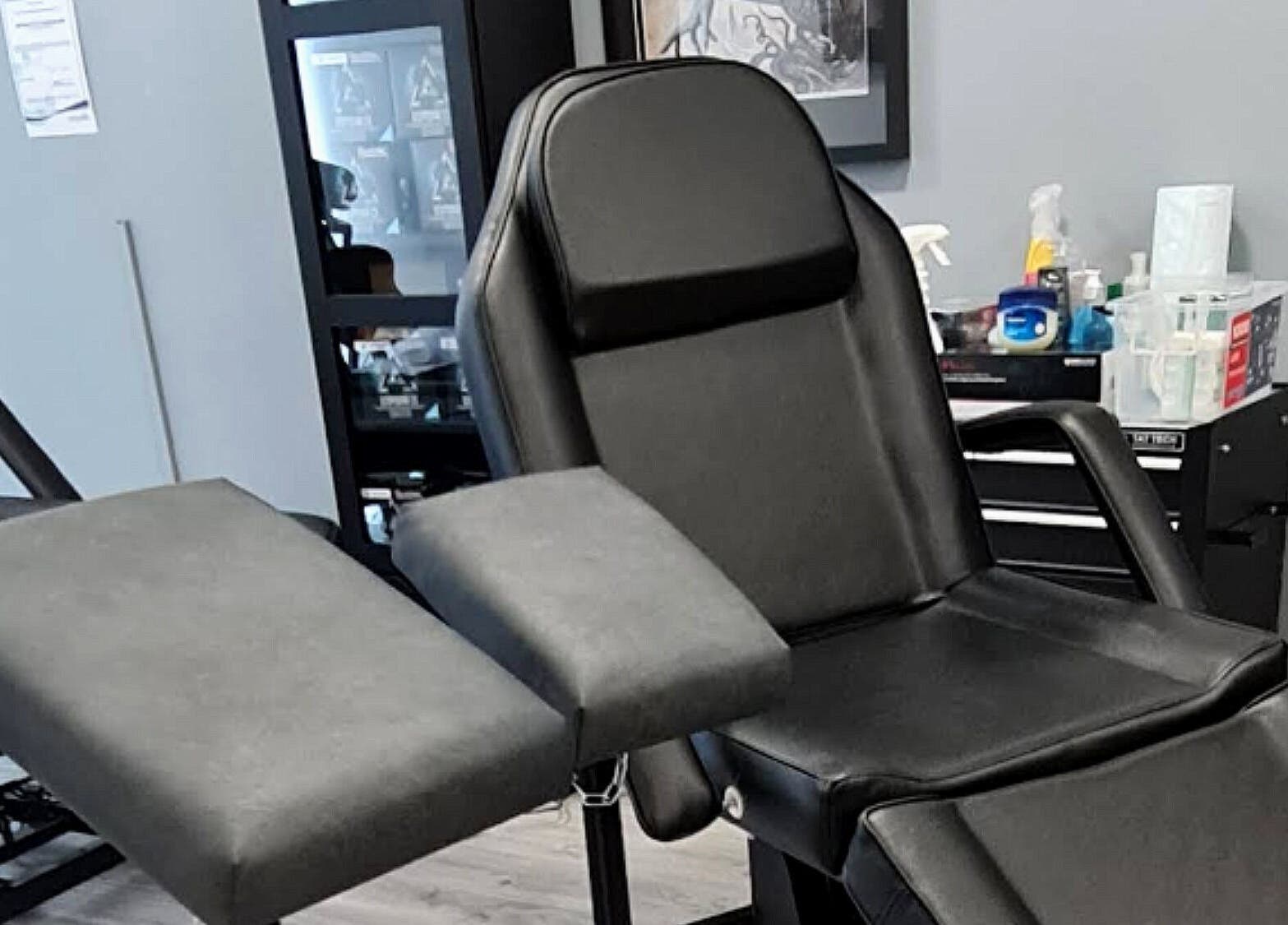 Comfortable barber chair at House Of Luxxe Barbers Ltd, Yate, England, GB, showcasing modern styling.