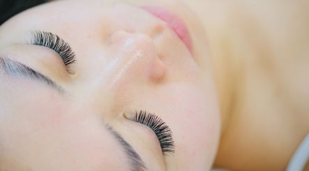 Pearl Lash Lab image 3