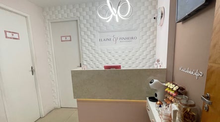 Recepção da Elaine Pinheiro Beauty e Academy em Rio de Janeiro, acolhedora e moderna.