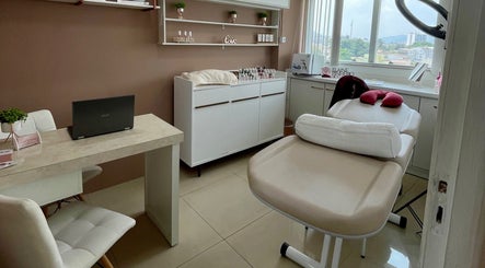 Sala moderna no Elaine Pinheiro Beauty e Academy, Rio De Janeiro, Rio De Janeiro, BR.