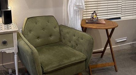Elegant green chair in Moon Temple Esthetics - North Admiral, Seattle, Washington, US.