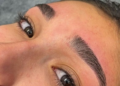 Perfectly shaped eyebrows at SAINTLUXE BEAUTY, Melbourne, Victoria, AU for a flawless beauty experience.