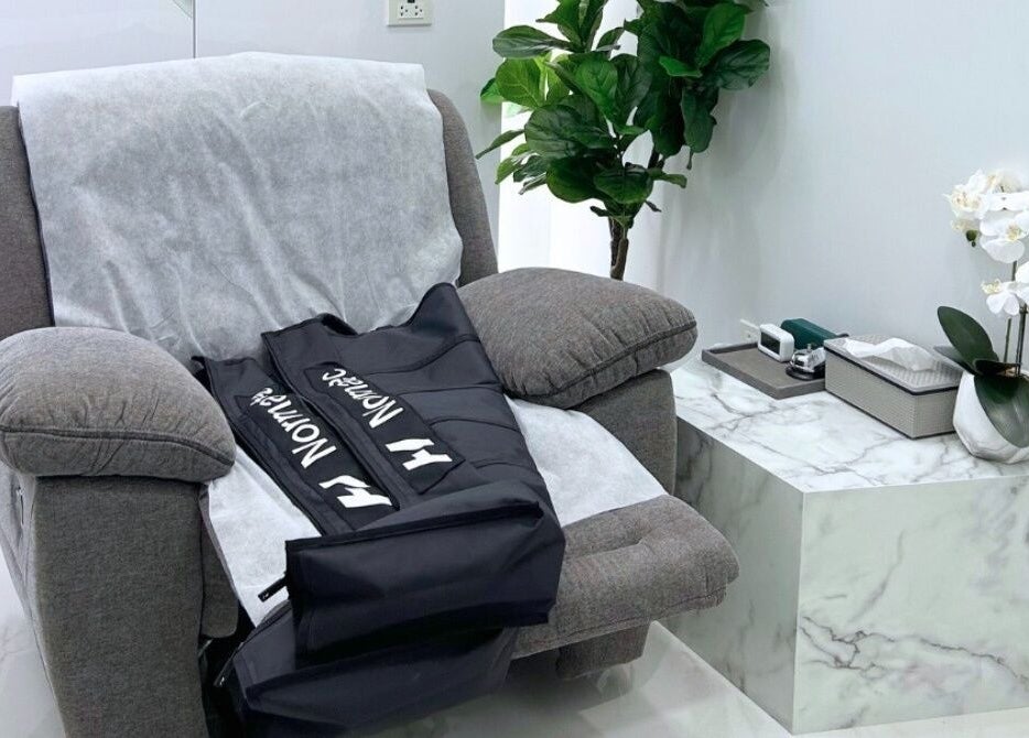 Comfortable seating in °CRYO Mahanakhon Cube, Krung Thep Maha Nakhon, for ultimate relaxation and wellness.