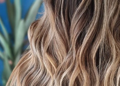 Blonde wavy hairstyle at Hue of Aura, Timaru, Canterbury, NZ, showcasing luxurious, healthy hair.