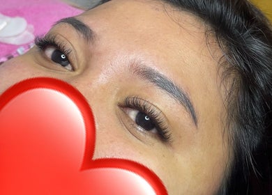 Close-up of lash extensions at MK Studio Kendari, Sulawesi Tenggara, enhancing natural beauty.