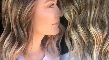 black&blonde image 3