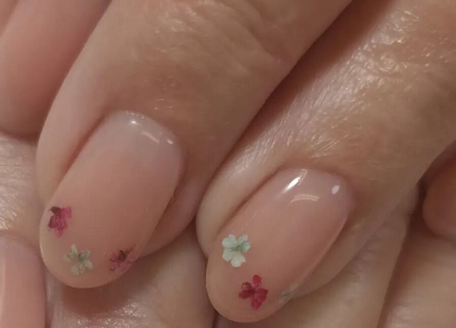 Elegant floral nail art at Tranquility C Salon, Krugersdorp, Gauteng, ZA, showcasing delicate details.